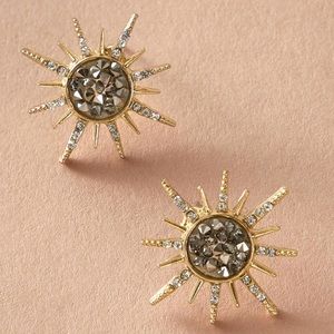 🆕Antiqued gold rhinestone sunburst stud earrings